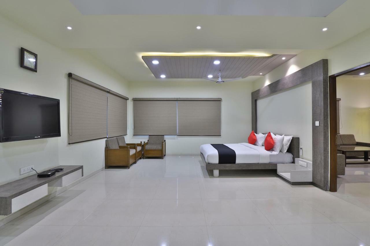 Capital O 47284 Atithi Resort Bharuch エクステリア 写真