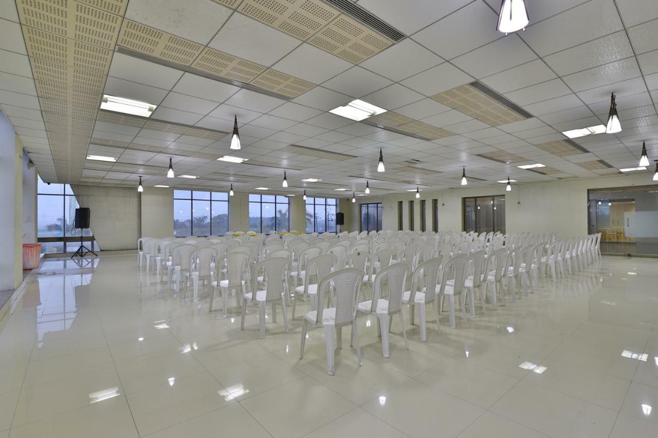 Capital O 47284 Atithi Resort Bharuch エクステリア 写真