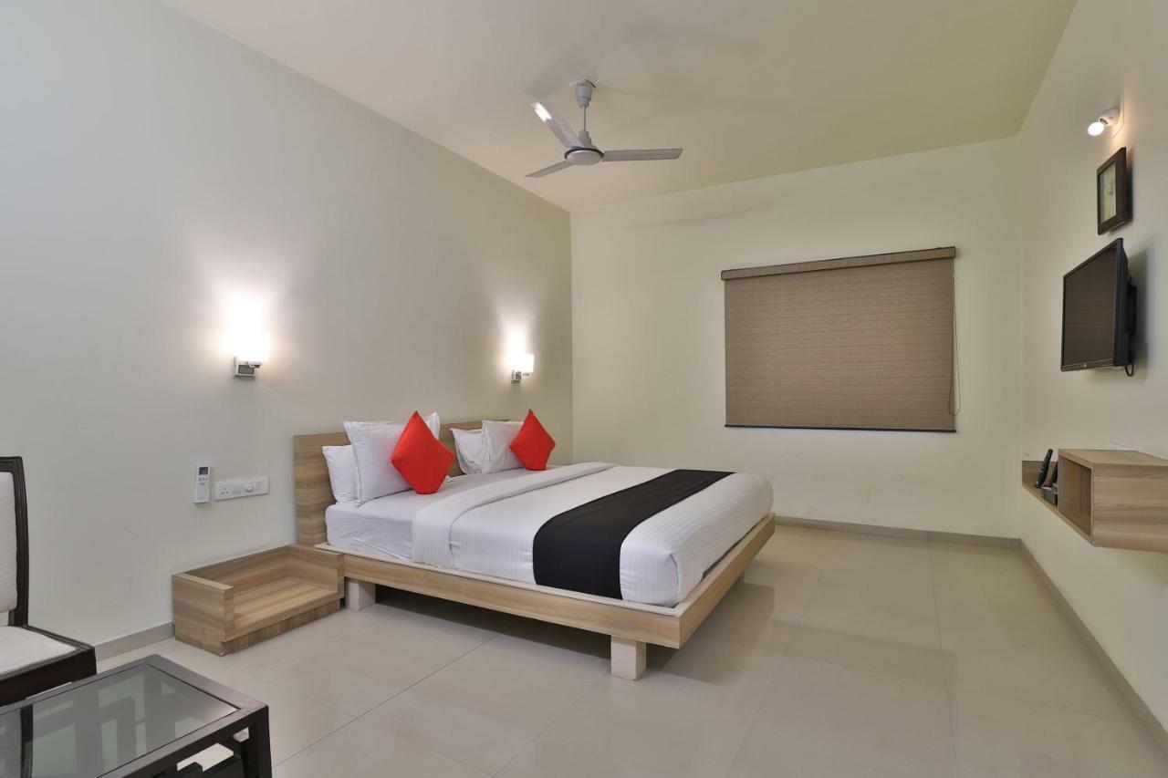 Capital O 47284 Atithi Resort Bharuch エクステリア 写真