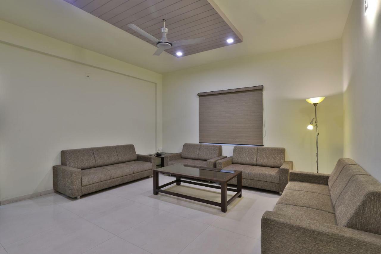 Capital O 47284 Atithi Resort Bharuch エクステリア 写真